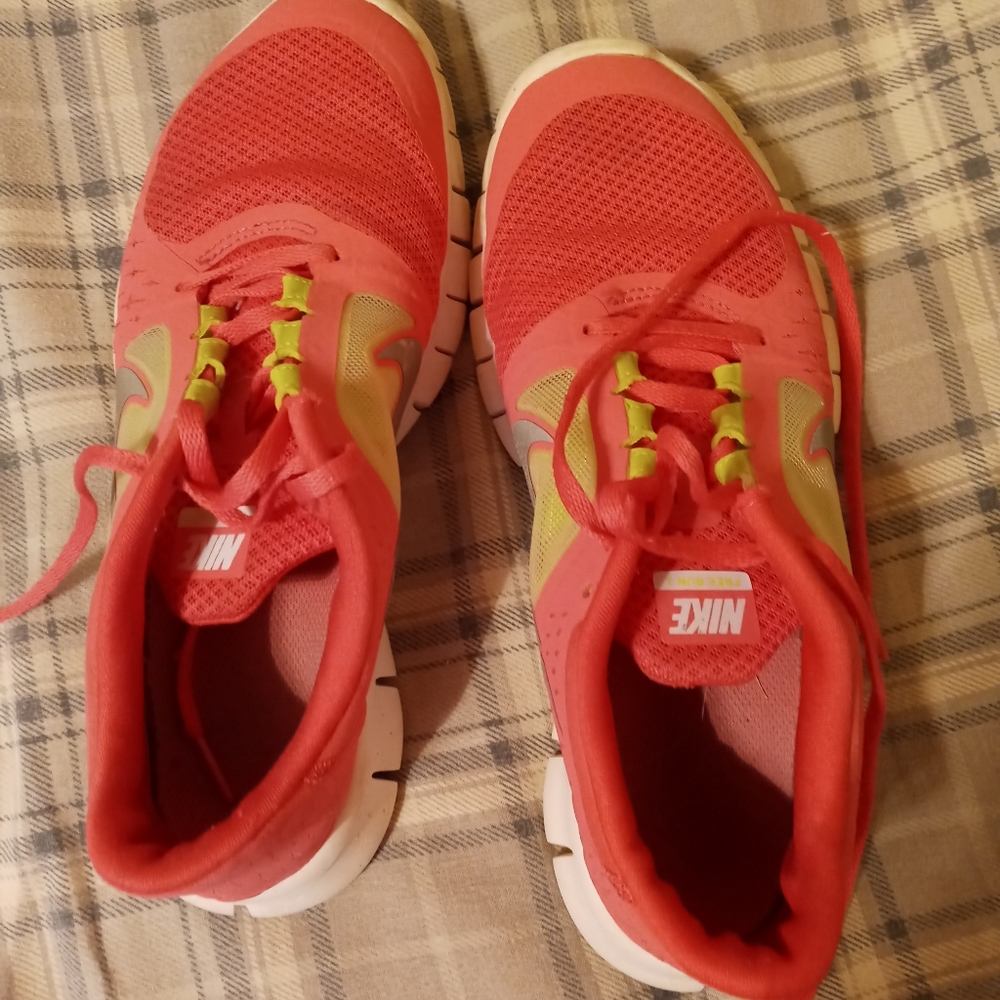 Ladies Nike sneakers